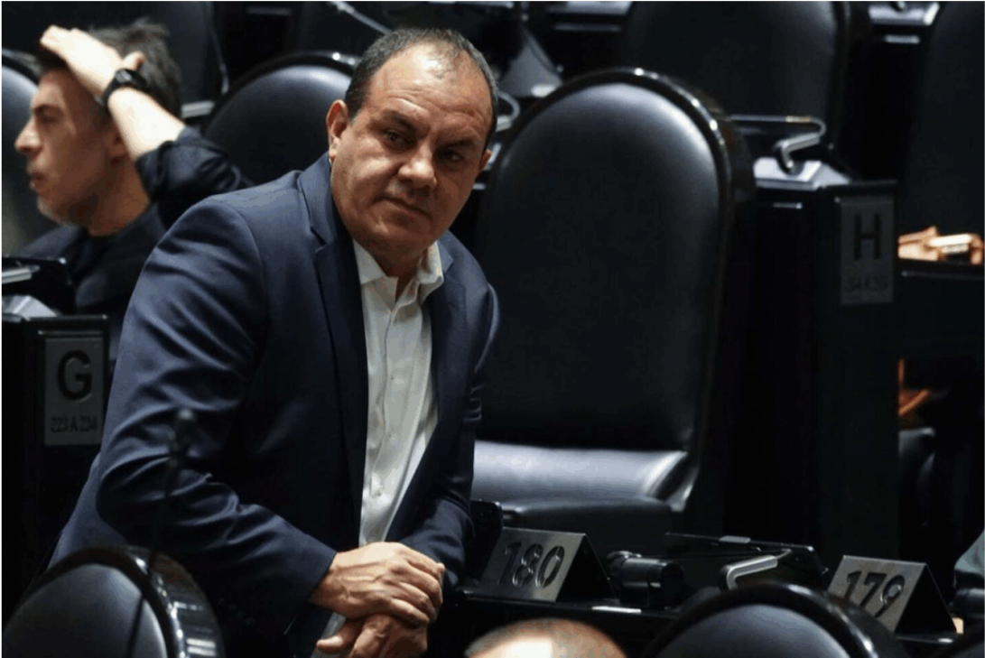 ¡Increíble! Diputado Cuauhtémoc Blanco es captado jugando pádel en plena sesión de Cámara