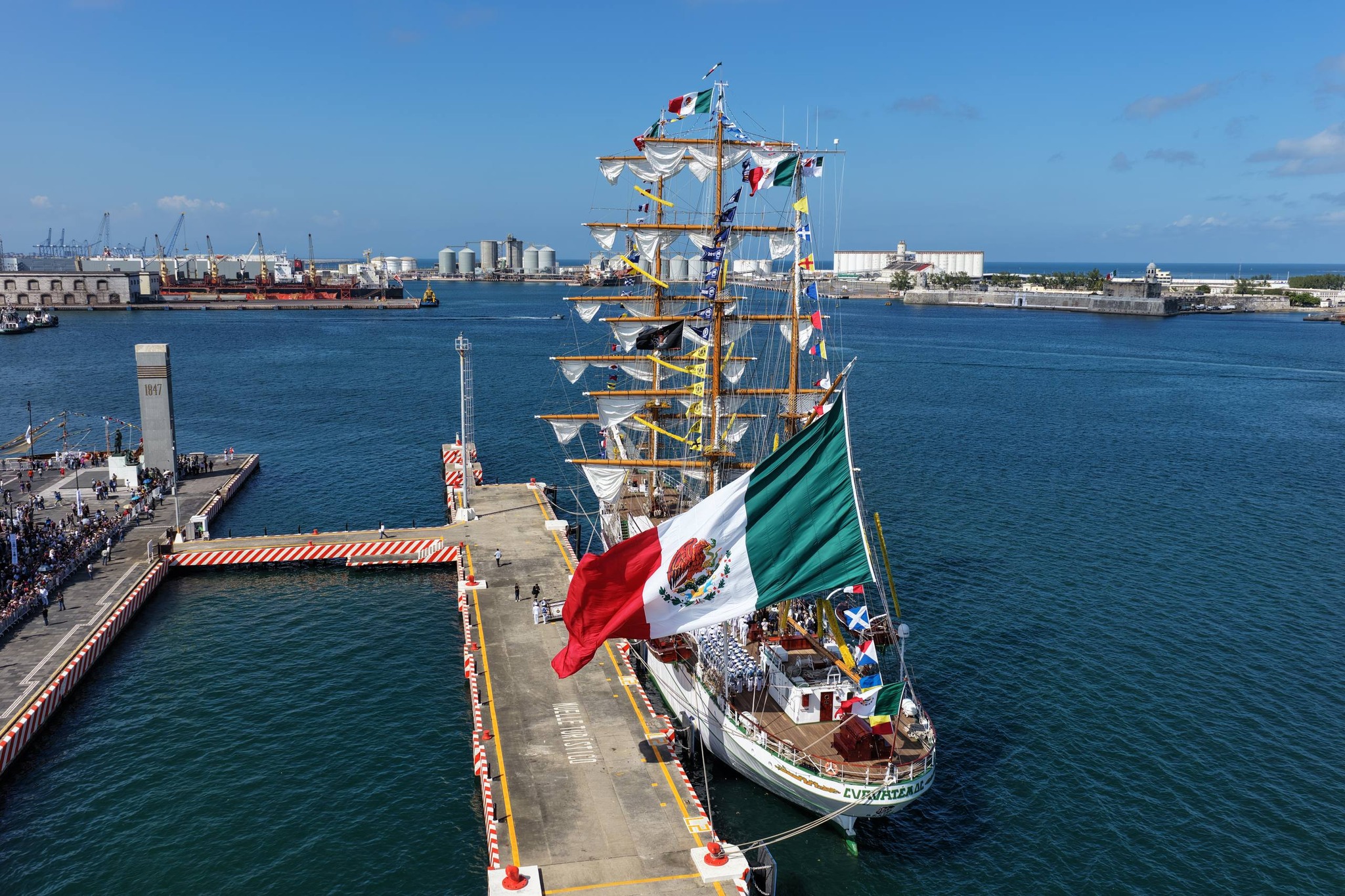 Veracruz honra 200 años de independencia marítima con ceremonia nacional