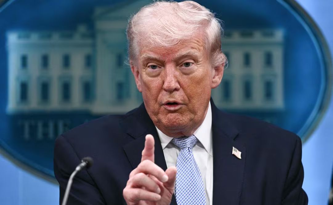 Trump amenaza con aranceles del 50% por venta de armas a Irán