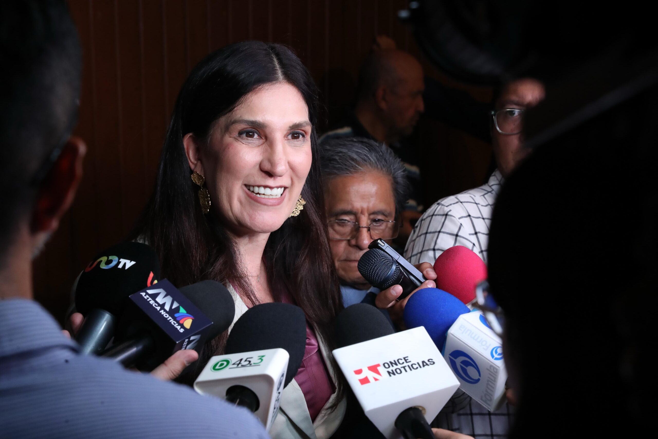 Kenia López Rabadán rechaza reducir clases y pide reorganizar el calendario escolar